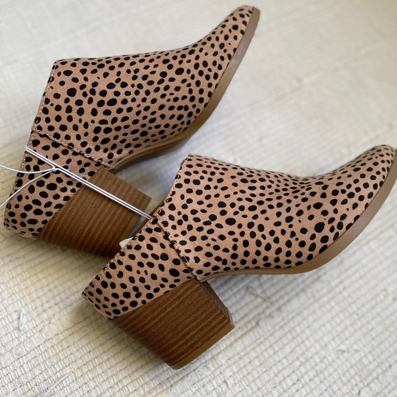 Universal Thread Shoes - NWT Universal Thread Heeled Mules